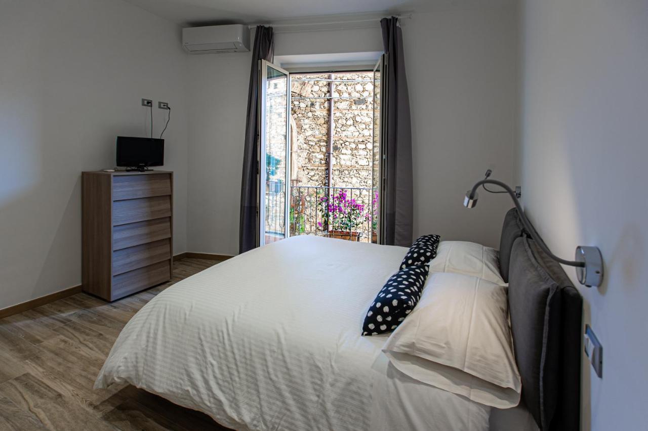 TaoMau - Duomo Square Apartment Taormina Bagian luar foto
