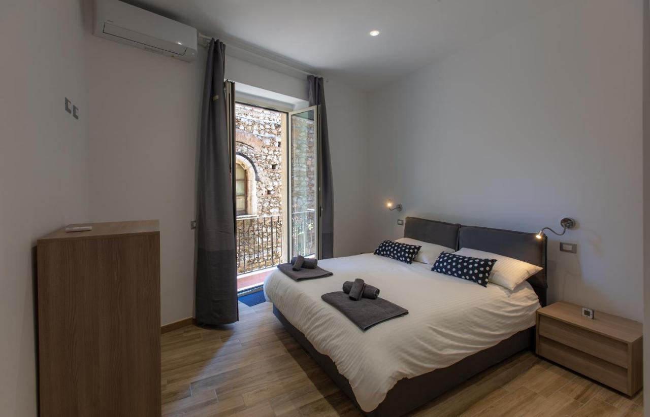 TaoMau - Duomo Square Apartment Taormina Bagian luar foto