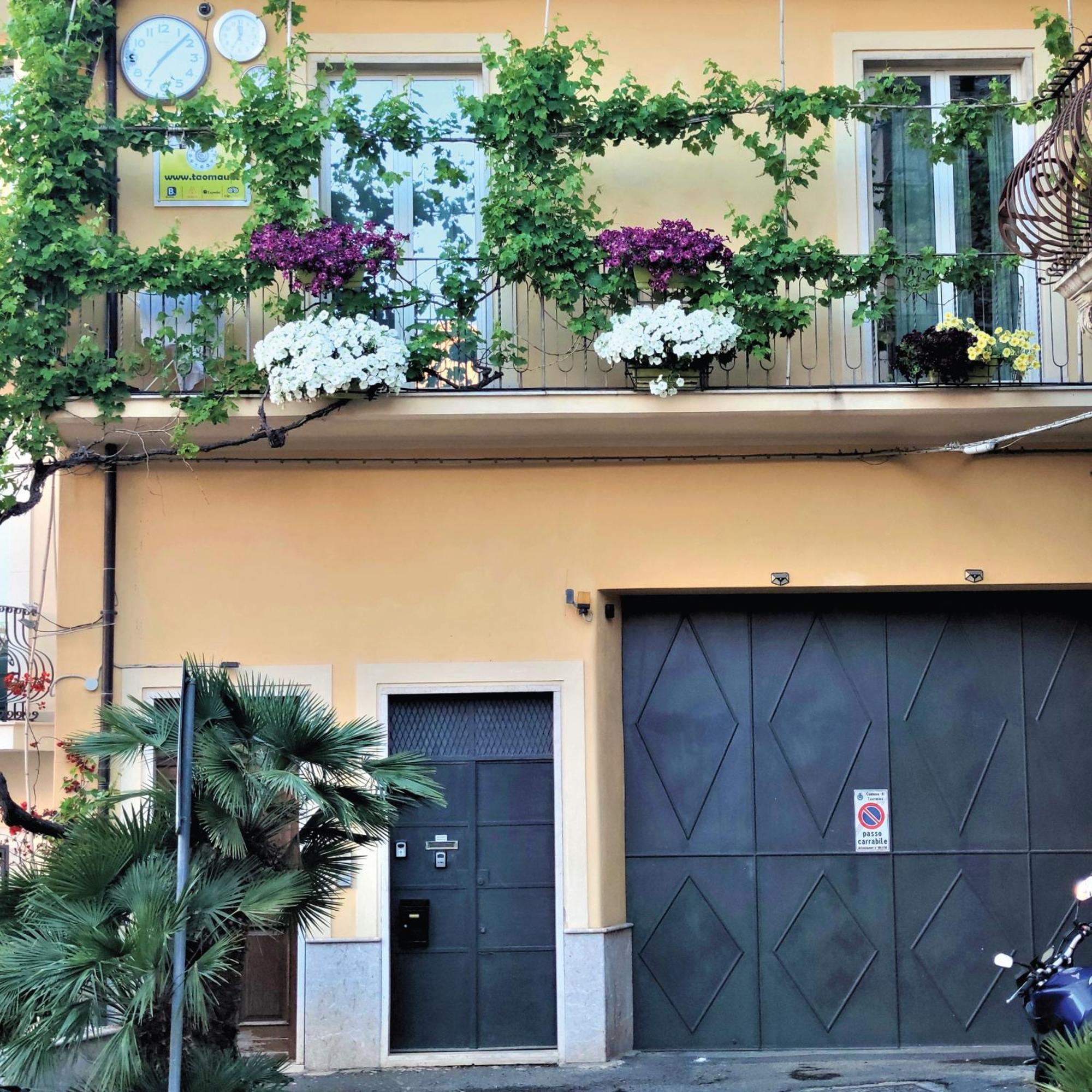 TaoMau - Duomo Square Apartment Taormina Bagian luar foto