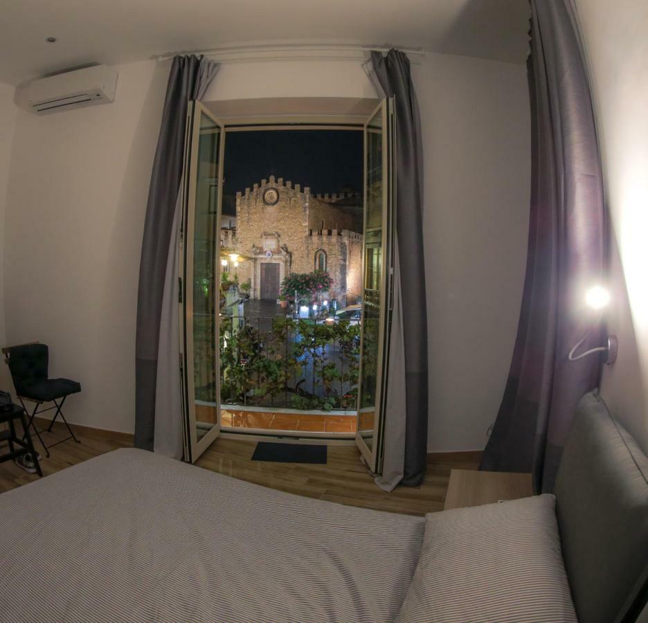 TaoMau - Duomo Square Apartment Taormina Bagian luar foto