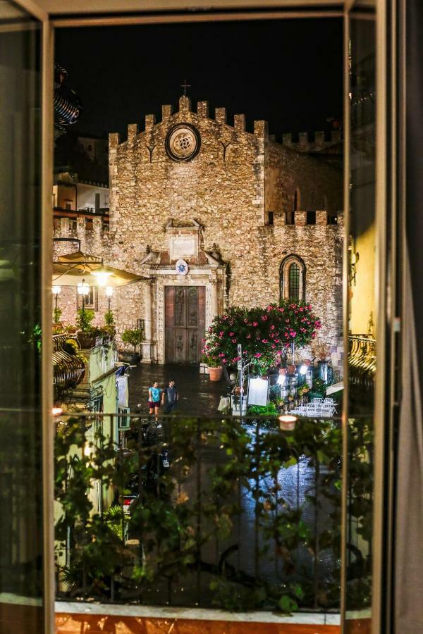 TaoMau - Duomo Square Apartment Taormina Bagian luar foto
