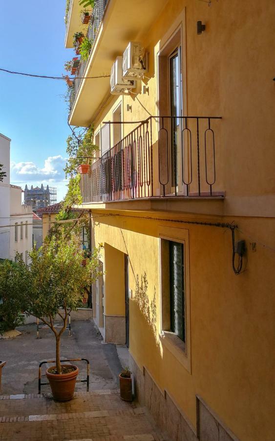 TaoMau - Duomo Square Apartment Taormina Bagian luar foto